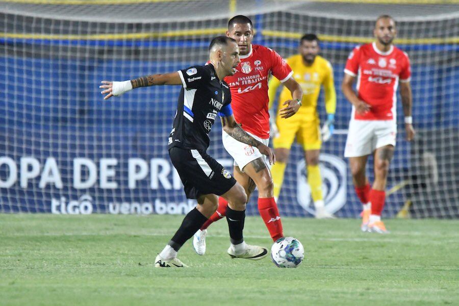 Luis de la Cruz de Trinidense tuvo gran trabajo en el mediocampo ante General Caballero.FOTO: @COPA DE PRIMERA APF