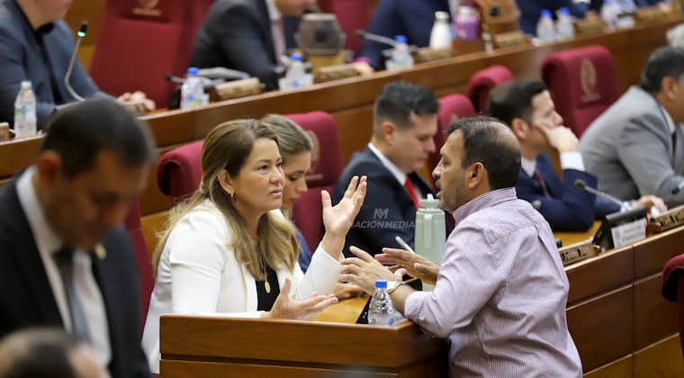 Tratan proyecto que prohíbe usar celular en el aula y establece excepciones Tratan proyecto que prohíbe usar celular en el aula y establece excepciones