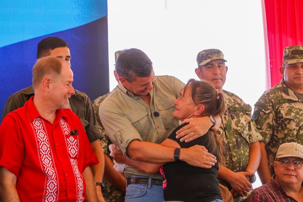 El presidente Santiago Peña realiza un día de gobierno en Mariscal Estigarribia. Foto: Gentileza