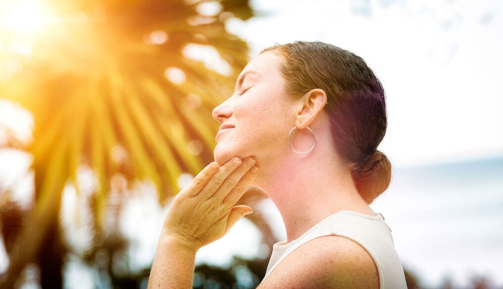 La principal fuente de la vitamina D es el sol debido a que se sintetiza por la piel cuando entra en contacto con la luz solar. Foto: Pexels