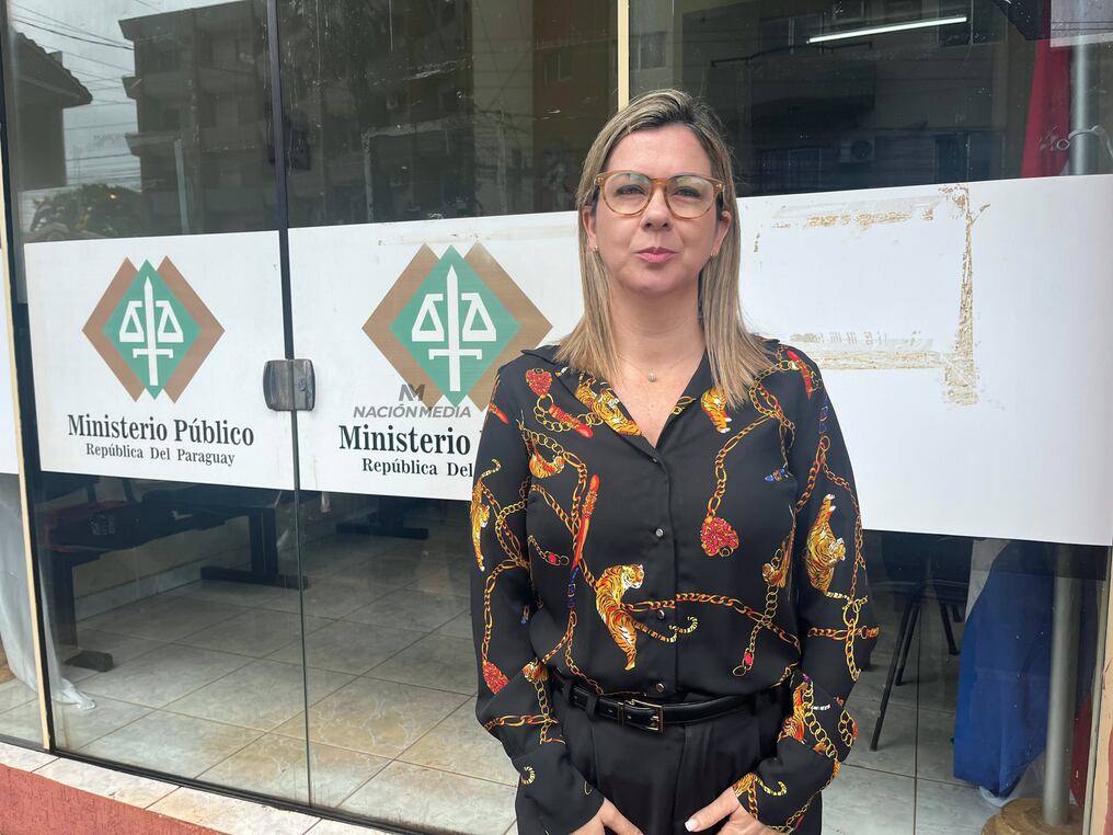La fiscal Thais García, de la unidad zonal de Presidente Franco, investiga el caso de abuso sexual en una niña de siete años, la misma que había rescatada porque estaba infectada por piques en manos y pies, para luego ser descubierto abuso sexual en la misma. Foto: Gustavo Galeano
