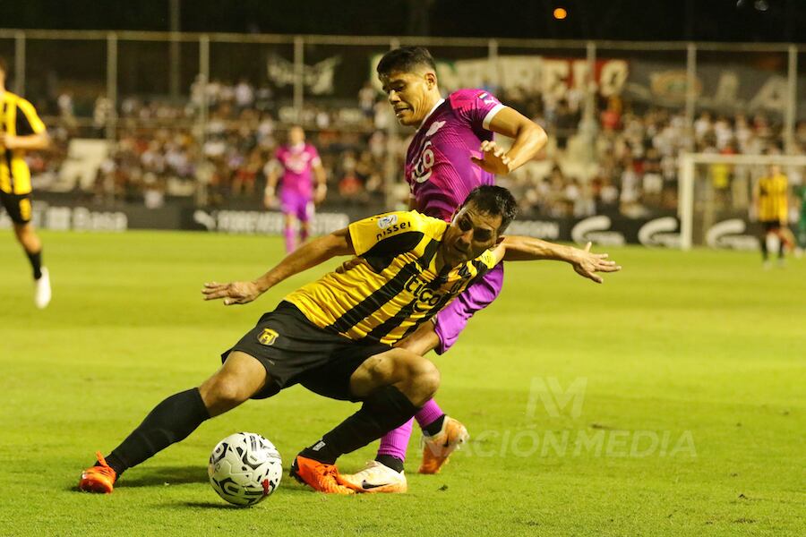 Melgarejo se frena ante la marca de Pérez. Guaraní rescató un punto de Tuyucuá.FOTO:NÉSTOR SOTO