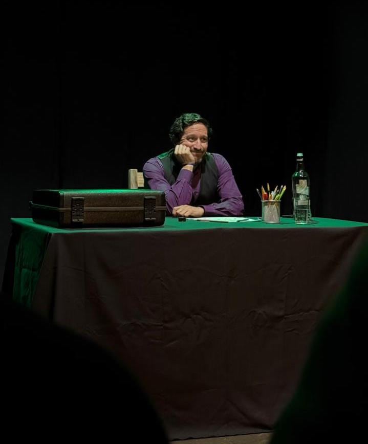 “Psicópata”, el debut en unipersonales de Ariel Galeano. Foto: Aizar Arar