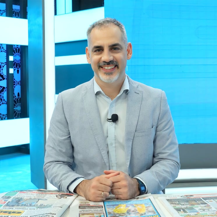 Roberto Coronel, periodista y presentador de radio y Tv. Foto: Instagram - @telefuturo