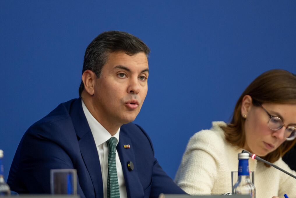 En diciembre del año pasado, Santiago Peña fue invitado a ser parte de una reunión organizada por la OCDE, donde destacó la importancia del diálogo internacional y expresó su agradecimiento por la oportunidad de participar en este espacio trascendental. Foto: Presidencia
