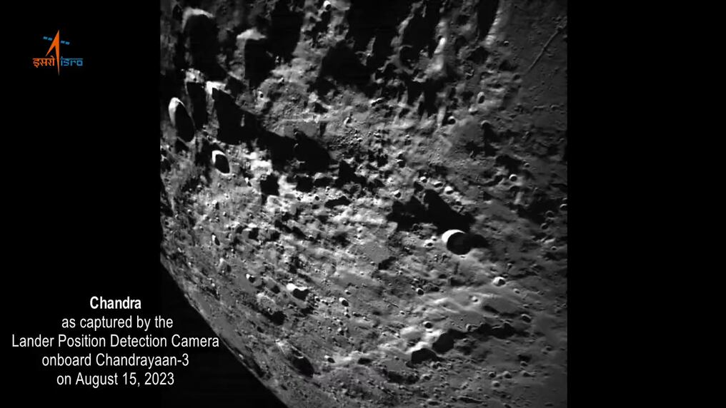 Chandrayaan-3 envió imágenes de la luna, captadas el martes pasado, poco antes de su descenso en la superficie del satélite natural. Foto: @chandrayaan_3