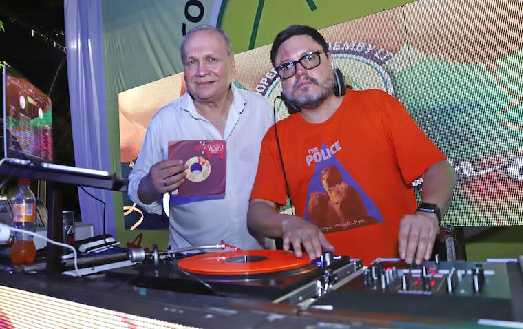 Mario Ferreiro y Conejo González forman parte de la troupe de DJs que pondrán ritmo a la cita de esta noche, en El Retrovisor versión Halloween
