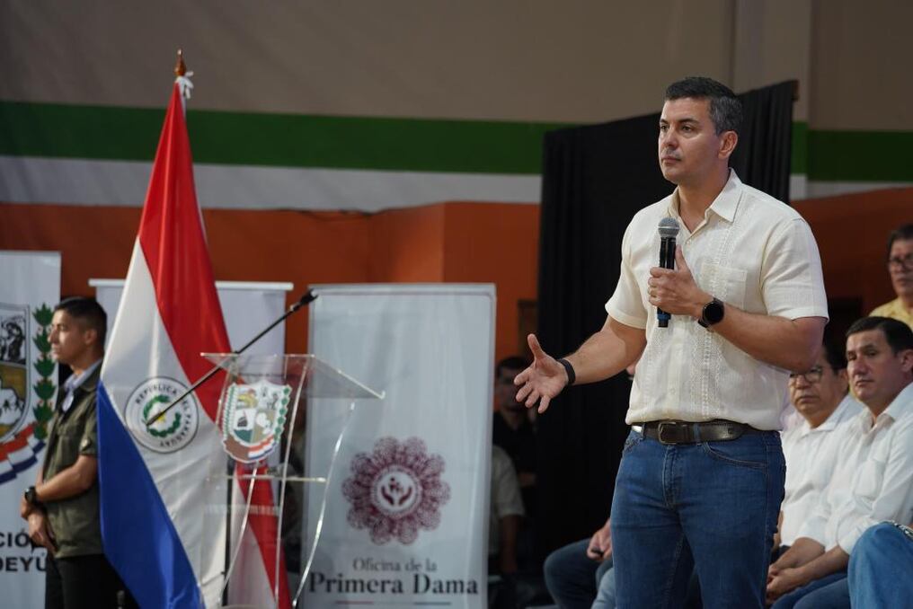 El presidente Santiago Peña destacó los planes priorizados por su administración, en las jornadas de Gobierno desarrolladas en los departamentos de Alto Paraná y Canindeyú. Foto: Gentileza