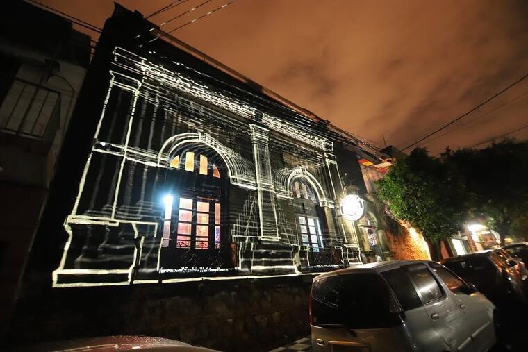 “Rockero” lleva 18 años dentro del circuito nocturno asunceno. Foto: Gentileza