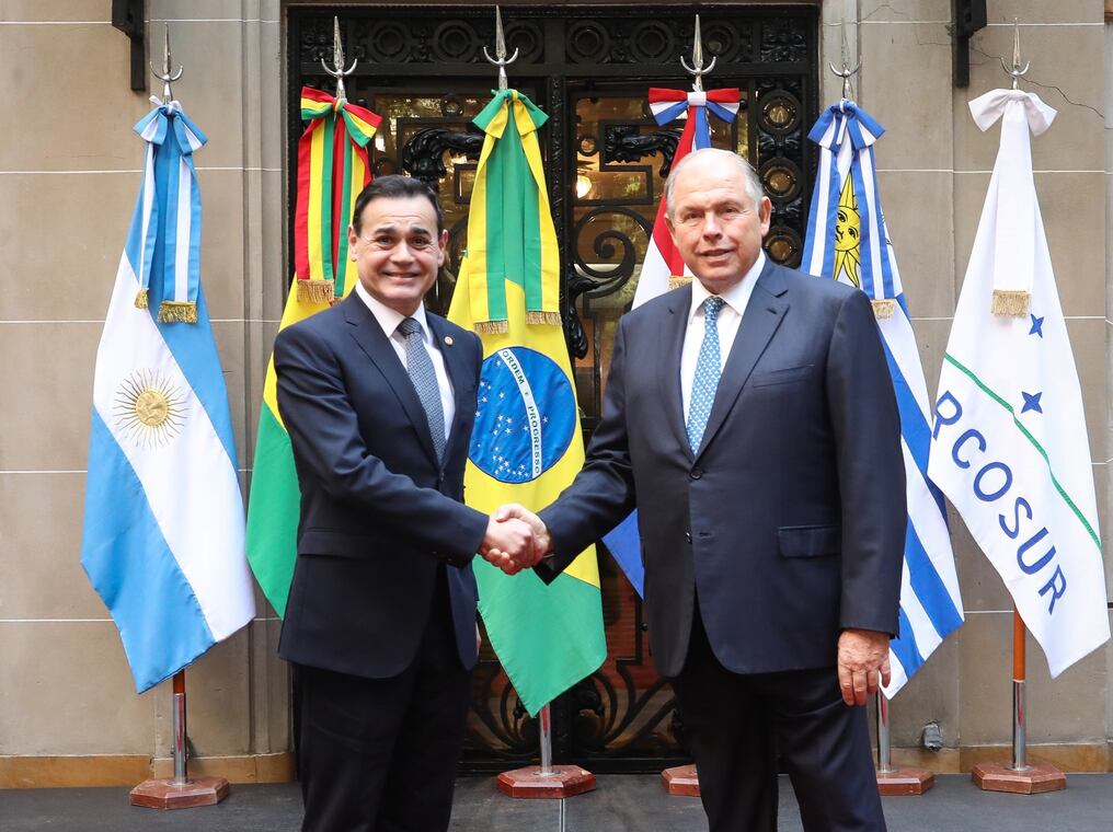 Los cancilleres de Paraguay y Argentina, Rubén Ramírez y Gerardo Werthein, se reunieron y trataron varios temas de interés bilateral. Foto: Gentileza