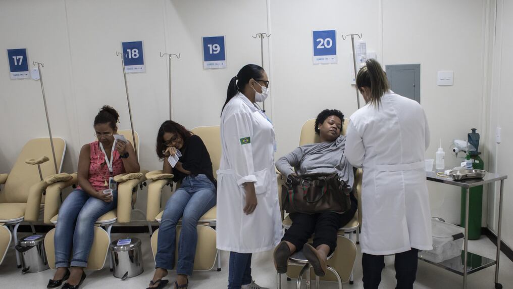 Las dos primeras víctimas mortales del virus fueron mujeres menores de 30 años con síntomas parecidos al dengue. Foto: AFP/Archivo