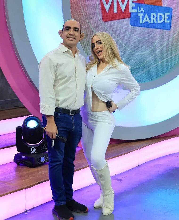 'Alexi Era' (Gustavo Corvalán) y 'Sogué Cardozo' (Clara Franco). Foto: Instagram - @vivelatardepy