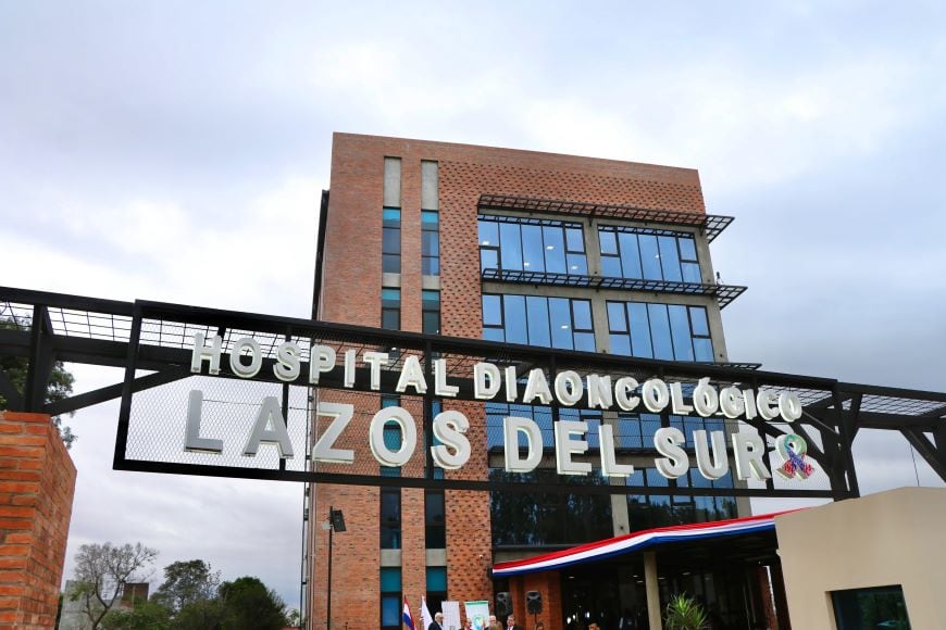 La directora del centro médico, María Liz Hahn, destacó que en el lugar cuentan con una infraestructura que les permitió recibir cada vez más pacientes. Foto: Gentileza