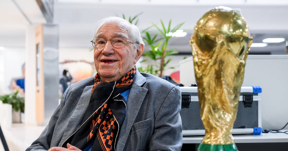 La Nación / El periodista argentino Macaya Márquez va por su 18.° Mundial a los 91 años
