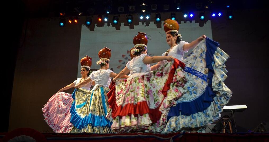 El elenco folclórico Raíces del Paraguay participó del festival realizado a sala llena el viernes pasado. Foto: Gentileza