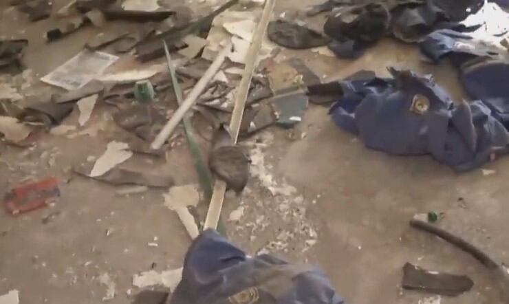 Las prendas fueron halladas en el primer piso de un edificio que fue intervenido por la Municipalidad de Asunción. Foto: Captura de pantalla