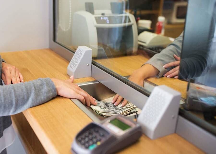 En general, los agentes del sector coinciden en que la tendencia alcista del dólar persistirá y se podría incluso alcanzar una cotización de G. 7.700 para el cierre de año. Foto: Archivo