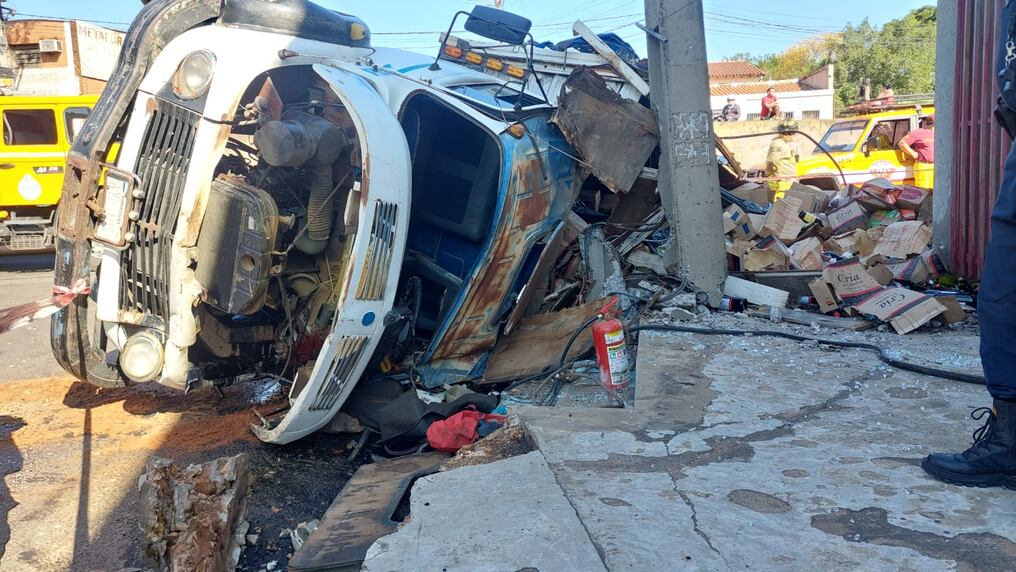 El conductor y acompañante lograron huir del sitio, abandonando todo el cargamento, que fue llevado hasta el depósito de la Fiscalía. Foto: Gentileza