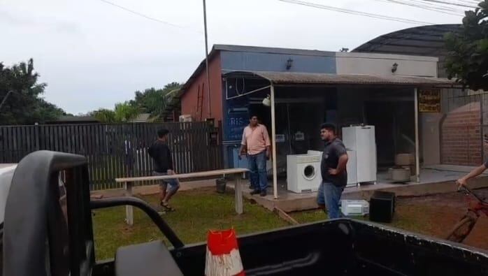 En un local técnico explotó una congeladora y un hombre fue hospitalizado. Ocurrió hoy en Hernandarias. Foto: Gentileza