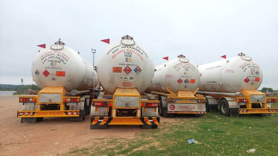 Entre los camiones retenidos se encuentran tres emblemas en total, entre ellos de empresas fleteras que transportan combustibles para Petropar. Foto :Gentileza