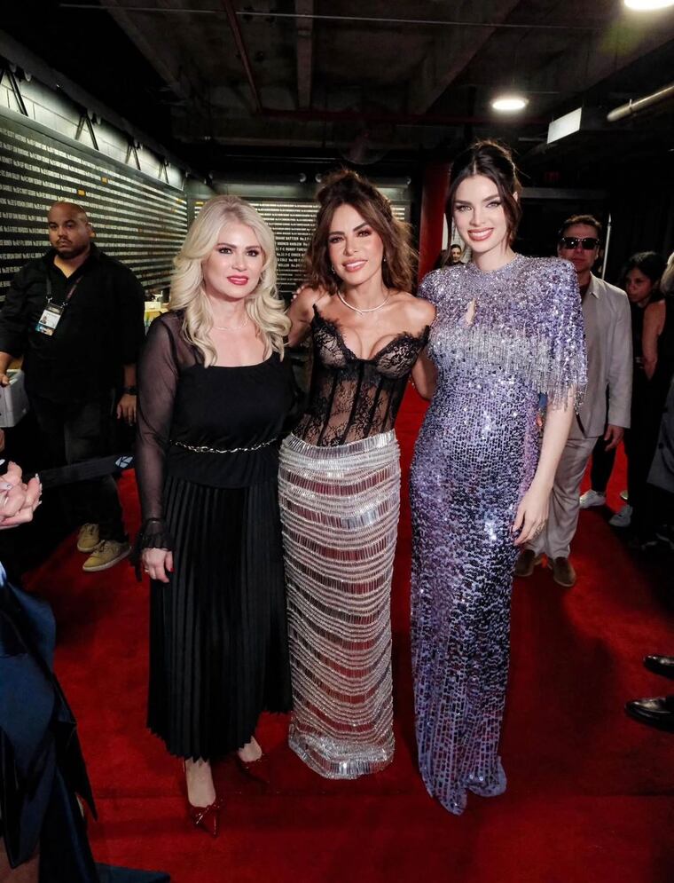 Ludy Ferreira junto a Gloria Trevi y Nadia Ferreira. Foto: Instagram - @ludytferreira