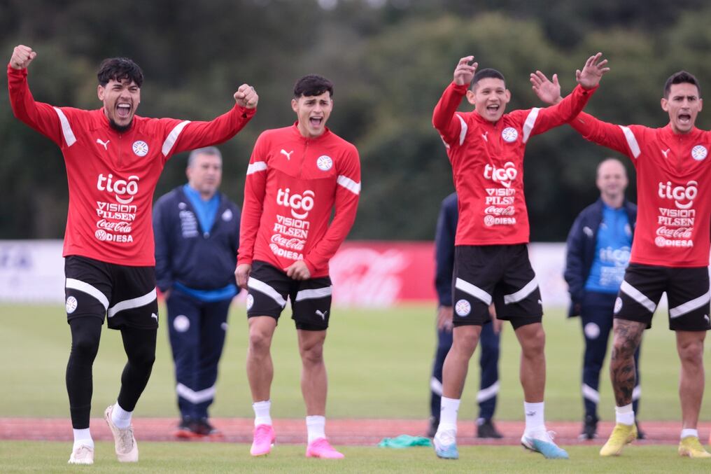 Gustavo Gómez, Ramón Sosa, Juan Cáceres y Matías Rojas contagian alegría en la selección paraguaya (foto: @SELECCIÓN PARAGUAYA)