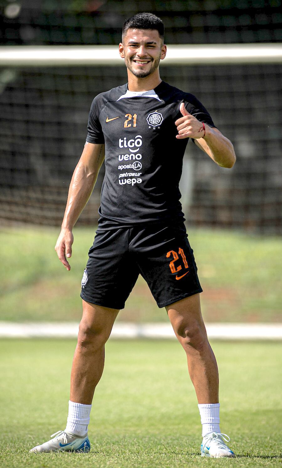 César Olmedo y un gran momento: convocado por primera vez a la selección y campeón con Olimpia.