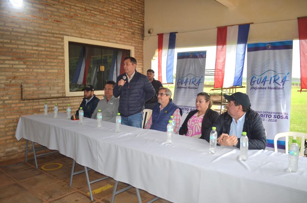 Miembros de la Comisión de Industria del Senado visitaron las instalaciones de industrias alcoholeras paraguayas, y conversaron igualmente con los productores, sobre todo de la caña de azúcar. Foto: Gentileza