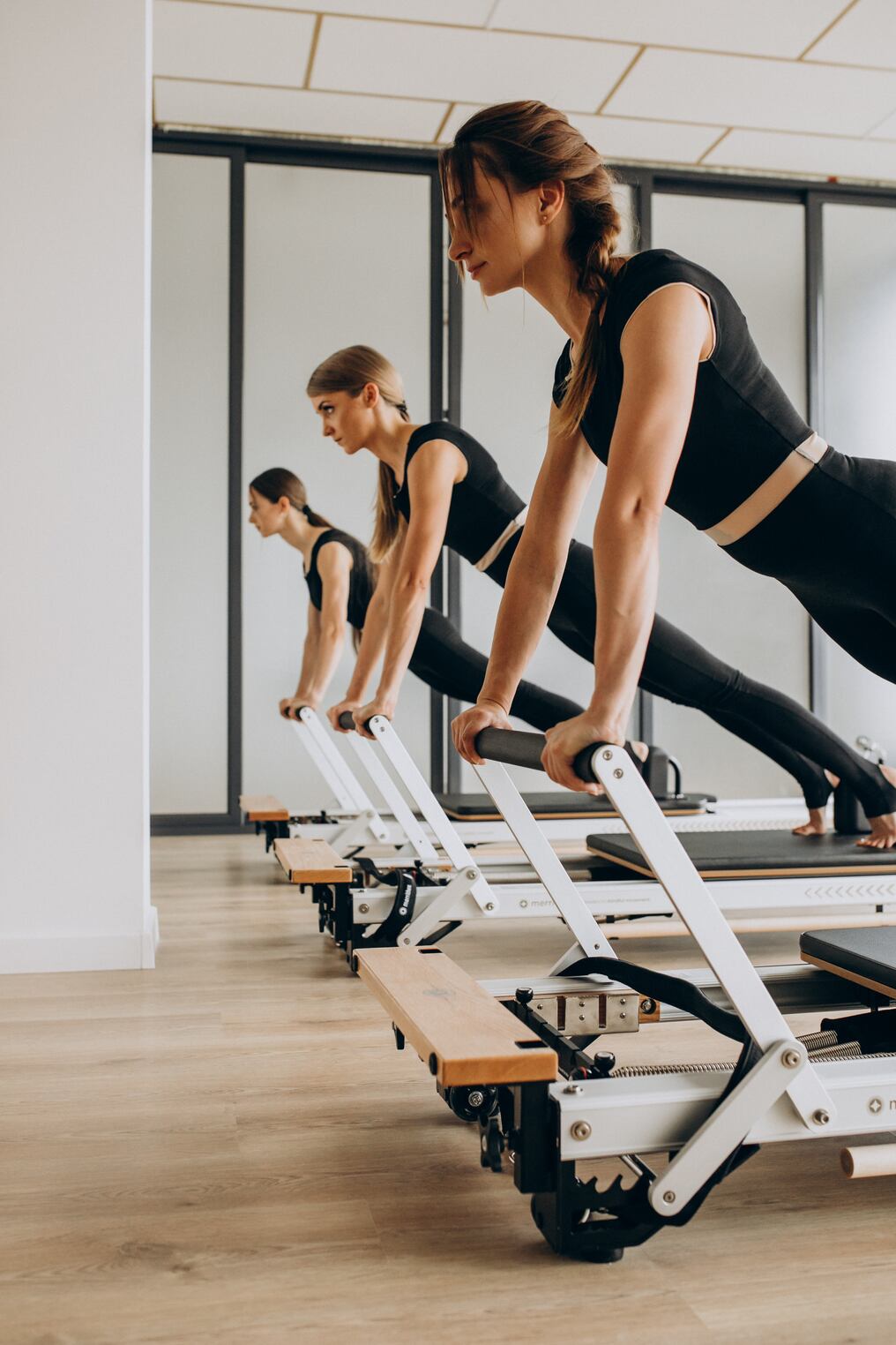 El estudio afirma que el pilates es efectivo para reducir el dolor de espalda. Foto: Freepik
