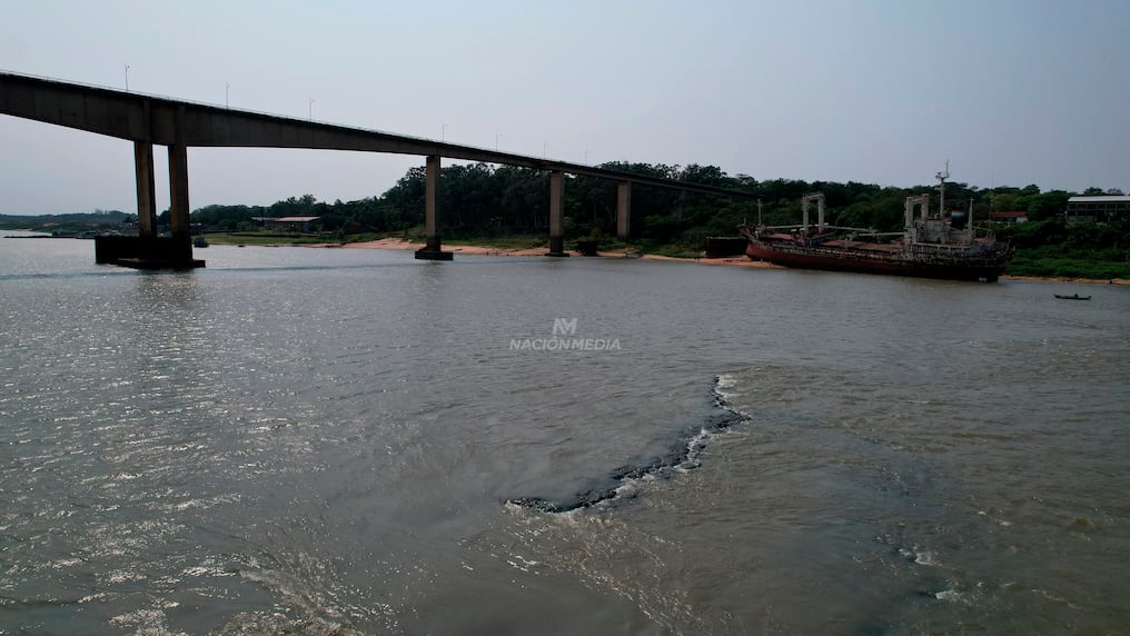 Según el titular de la ANNP, los trabajos de dragado persisten, aunque se encuentran con mucho barro y basura, lo dificulta el funcionamiento de la draga. Foto: Jorge Jara