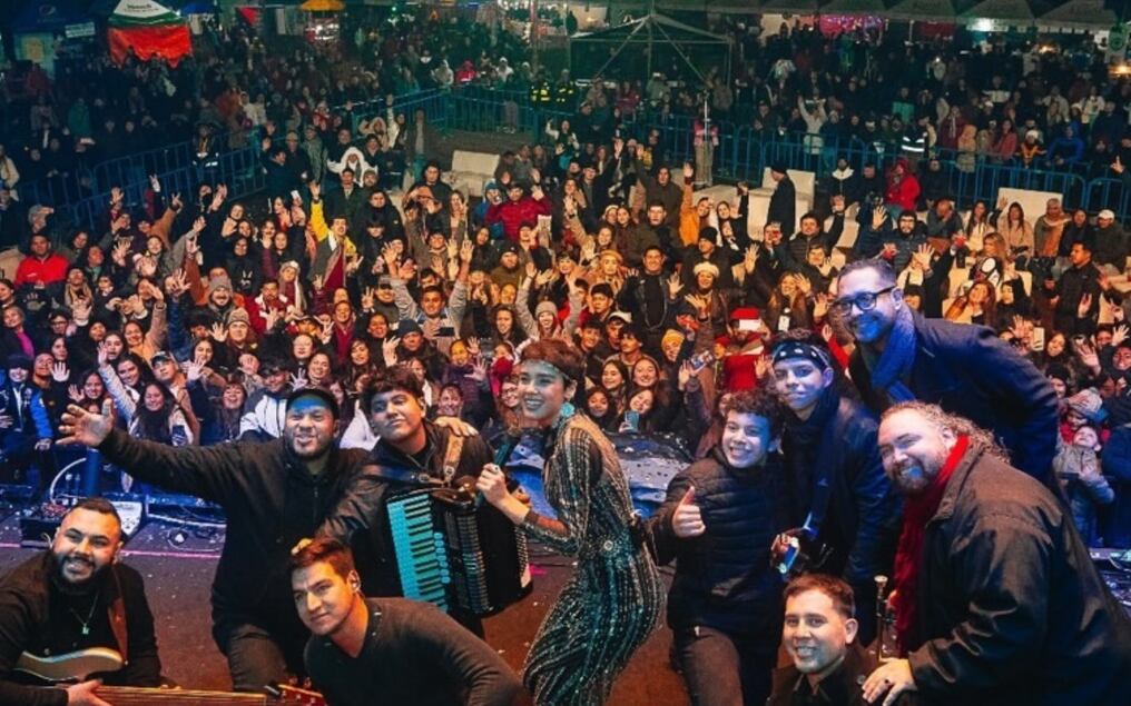Según las imágenes que difundió Aye, su show en Villa Elisa fue todo un éxito. Foto: Gentileza