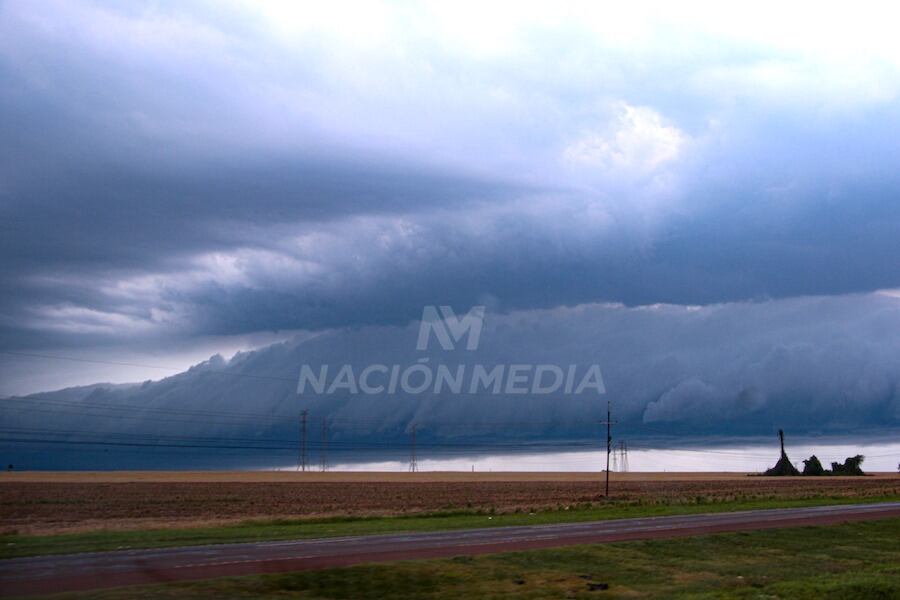 La Dirección de Meteorología anuncia para este jueves un ambiente caluroso e inestable en gran parte del país. Foto: Eduardo Velázquez