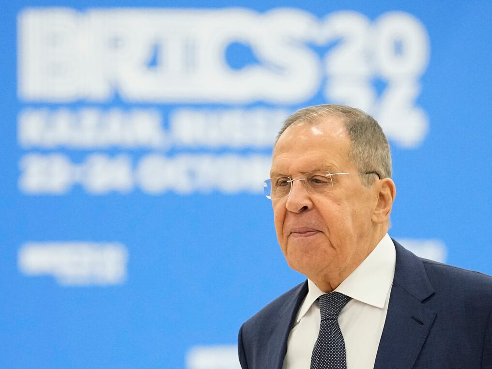“Bajo el actual presidente [Joe Biden], que llevó al límite la espiral de rusofobia en Estados Unidos, nuestros países están al borde de un conflicto militar directo”, dijo el canciller ruso Serguéi Lavrov. Foto: AFP