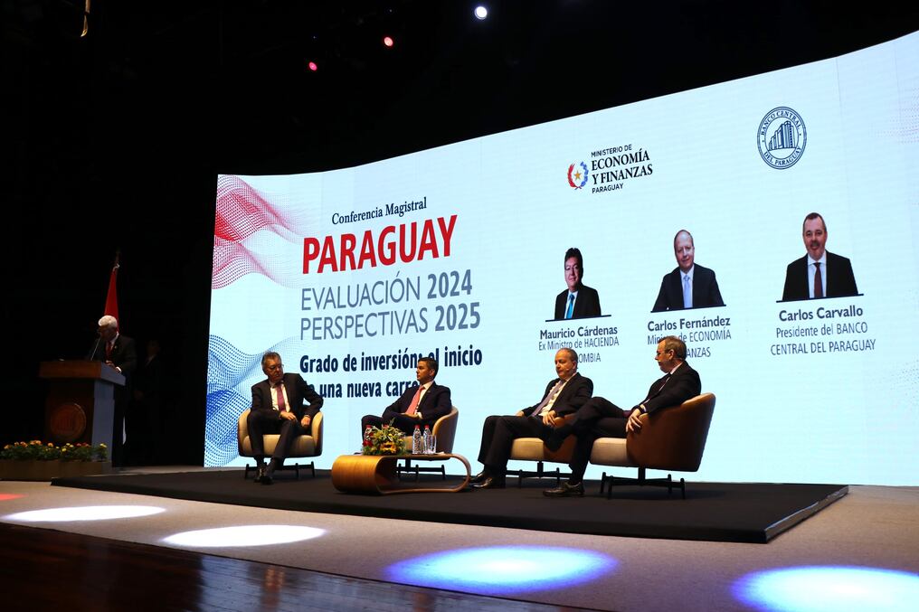 El presidente de la República participó de la Conferencia de Evaluación 2024 y Perspectivas 2025 en Paraguay. Foto: @BCP_PY