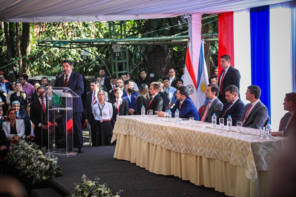 El director de Yacyretá, Luis Benítez, agradeció al mandatario Santiago Peña por haber confiado en su persona para el cargo. Foto: Gentileza