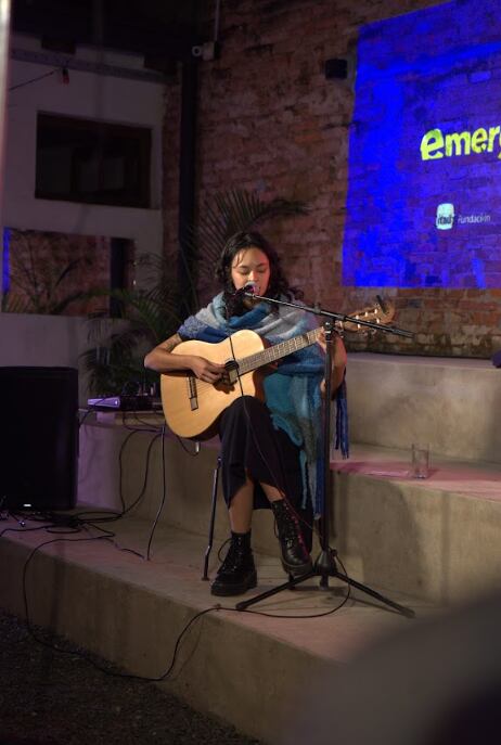 La cantautora, Lucero Sarambí, en la presentación de Emergentes 2026. Foto: Gentileza