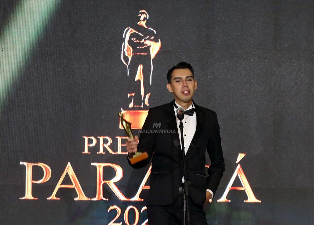 Elías Pérez recibió el premio a Influencer del Año en los Premios Paraná 2024. Foto: Cristóbal Núñez
