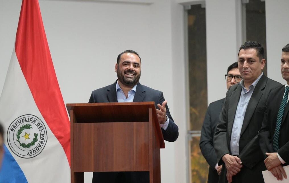 El ministro César Ramírez apunta a descentralizar recursos para llegar a más atletas. Foto: Gentileza