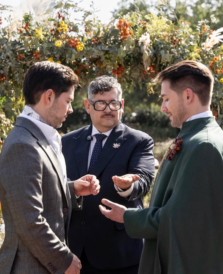 Raúl Villalba ofició la ceremonia simbólica. Fotos: El Faro Bodas