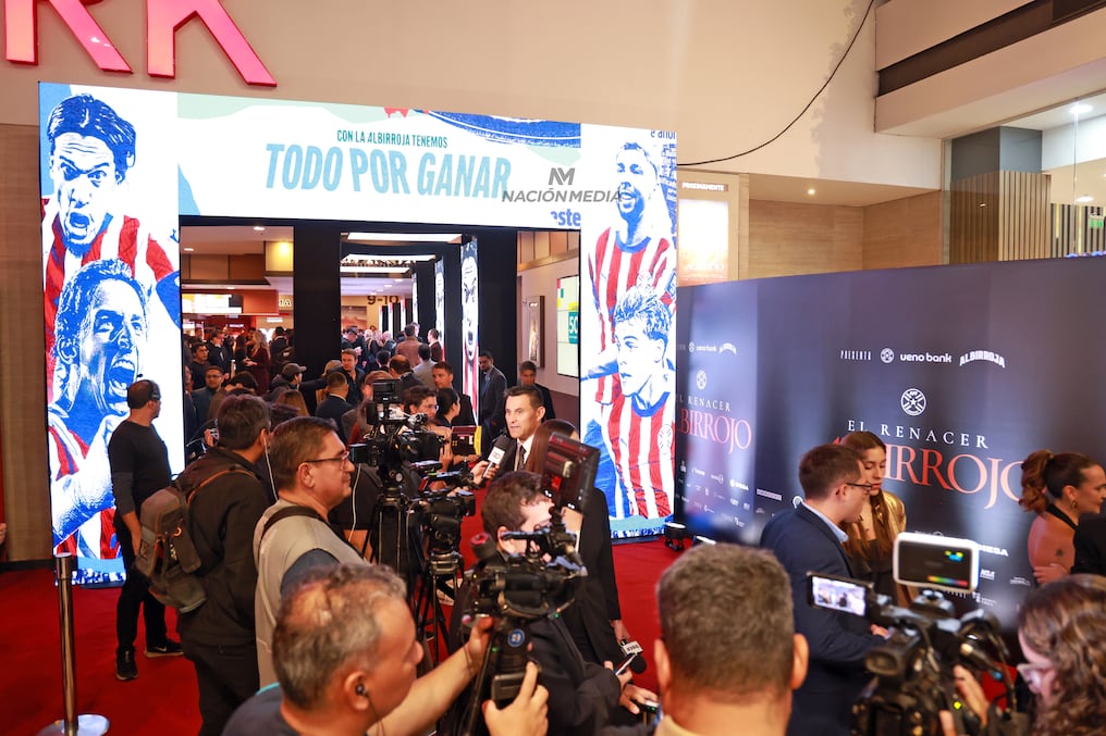 El preestreno del filme documental “El Renacer Albirrojo”,una película sobre la pasión de un pueblo, tuvo lugar en Cinemark del Paseo La Galería. La cinta ya está disponible desde hoy en todas las salas de cine del país. Foto: JJ