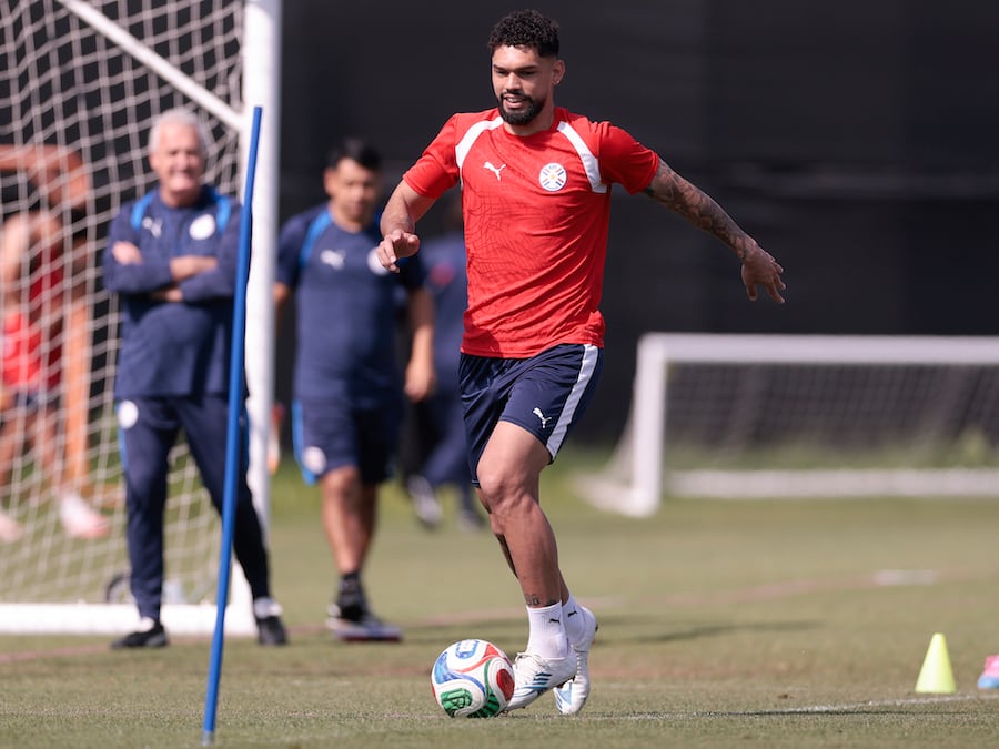 Omar Alderete todavía no fue descartado, pero es casi seguro que no
estará en este crucial juego de los dieciseisavos de final del Mundial.FOTO: APF