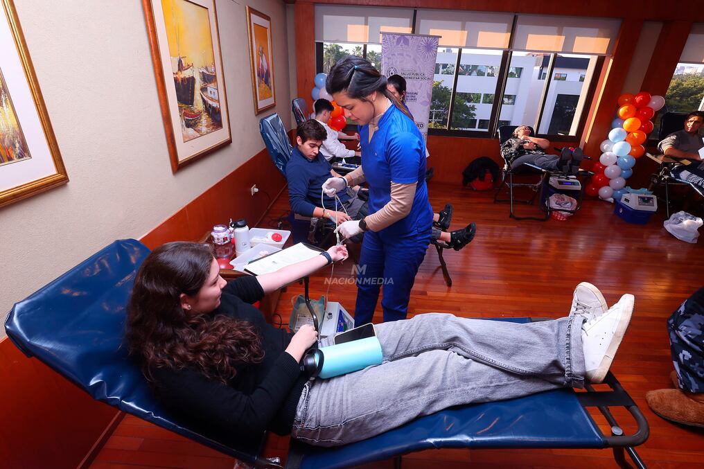 Muchas personas llegaron hasta la UIP para donar. Foto: Matías Amarilla