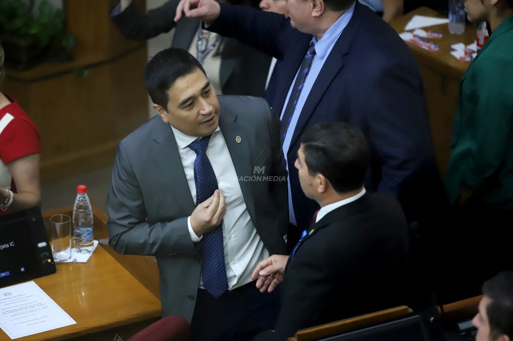 Eduardo Nakayama quiso adherirse a la movilización estudiantil pero fue escrachado. Foto: Roberto Zarza