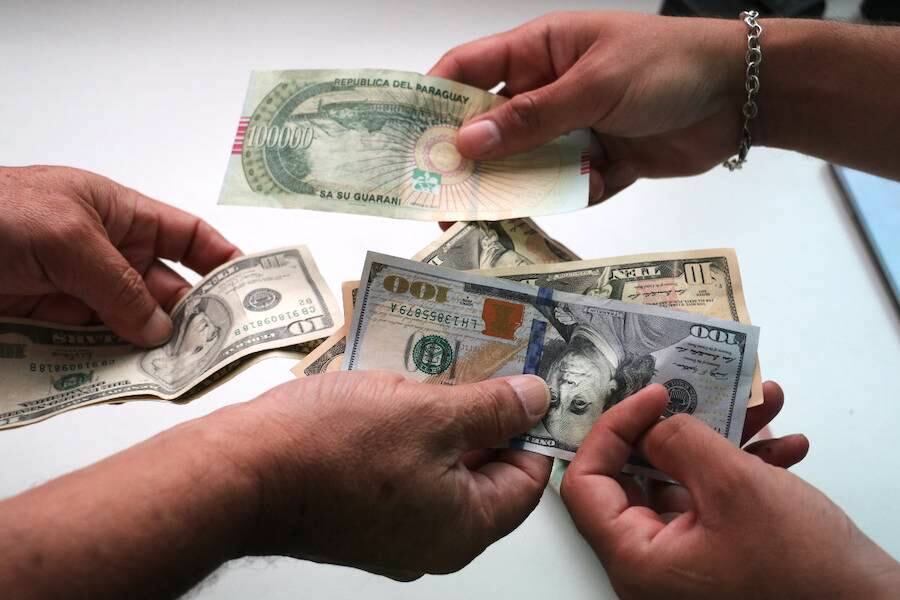 Según datos del BCP, cerca del 87 % de los recursos del sistema financiero proviene de los ahorros depositados mediante los diferentes instrumentos. Foto: Archivo