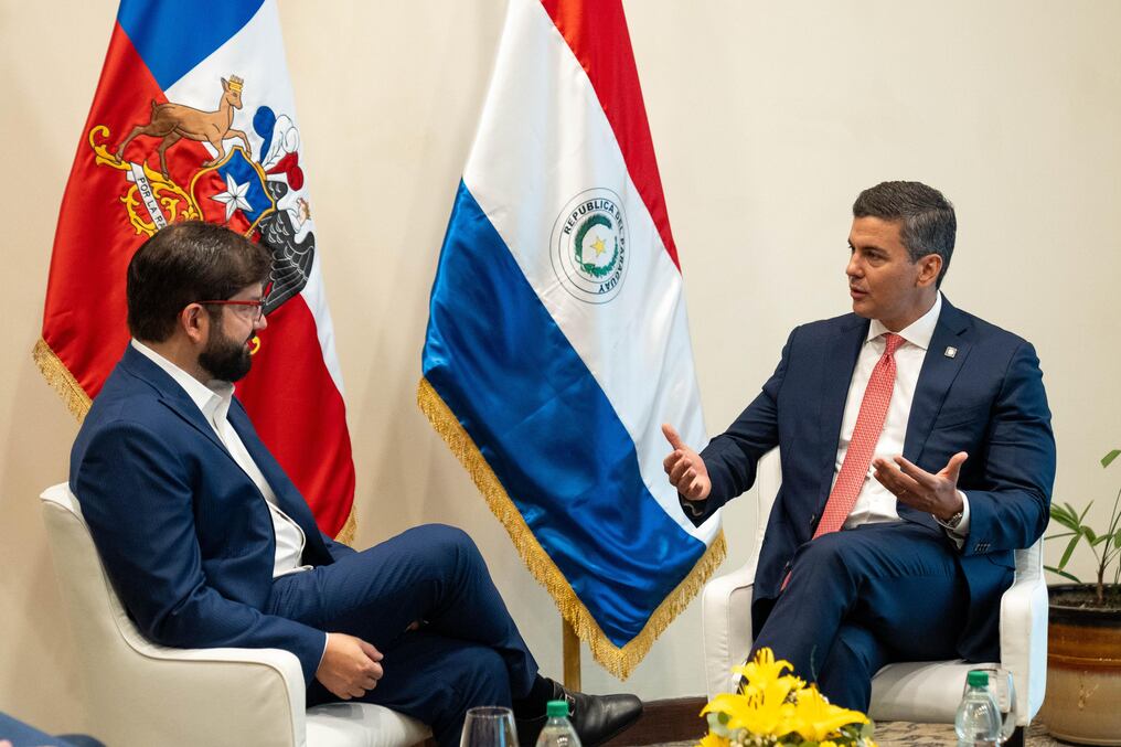 El presidente chileno Gabriel Boric destacó el encuentro con Santiago Peña en Montevideo. Foto: Gentileza