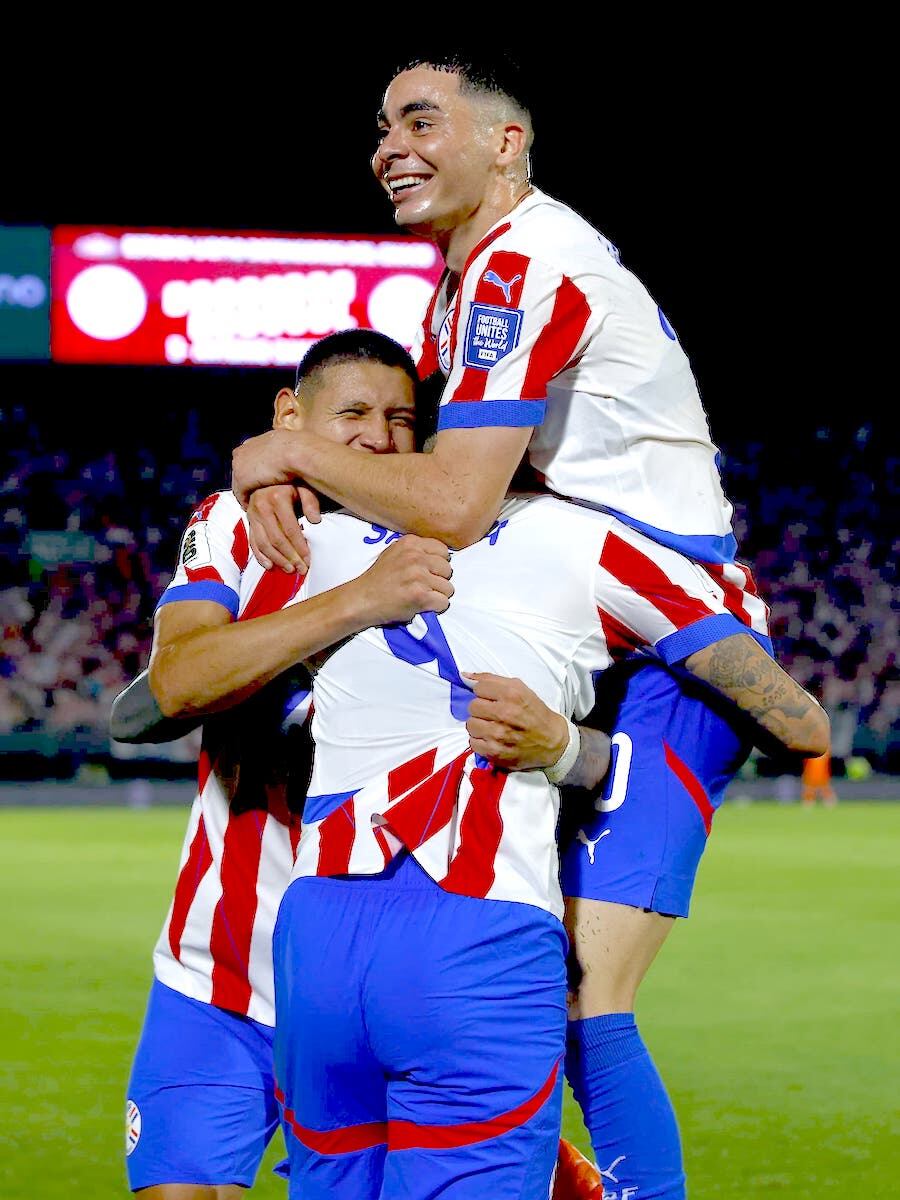 Que se repita. Este festejo de los jugadores de la Albirroja es esperado con ansias por la afición paraguaya en su partido de esta noche ante Argentina