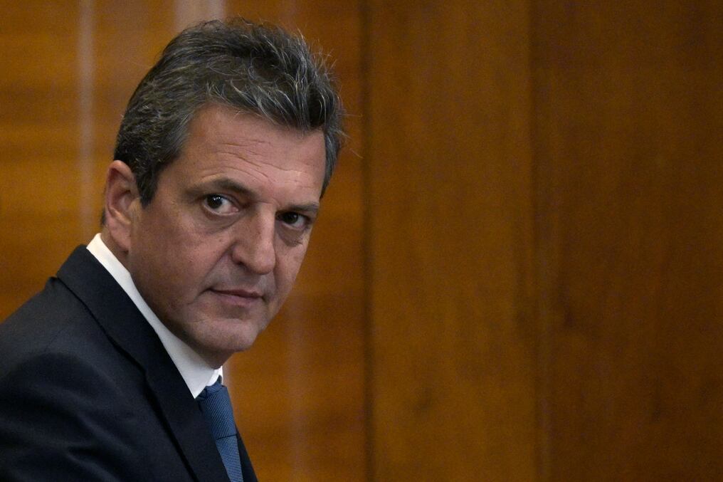 El actual ministro de Economía y candidato presidencial del oficialismo lideró las elecciones del domingo con el 36,68 % de los votos. Foto: AFP