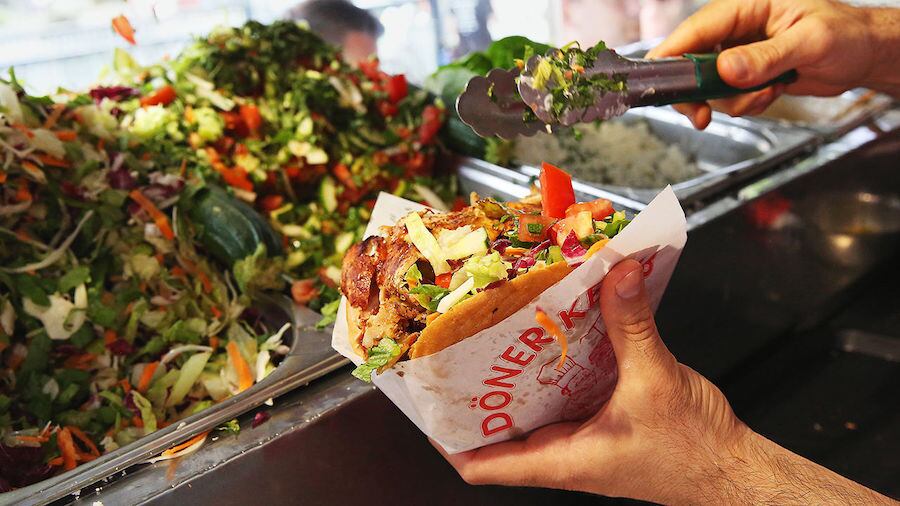 La capital alemana asegura que el doner kebab es “un invento de Berlín”