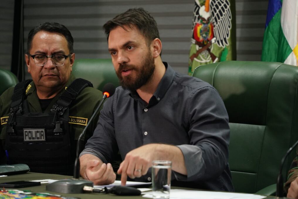 El titular del Ministerio de Gobierno boliviano, Eduardo del Castillo, anunció una recompensa para dar con el paradero del uruguayo. Foto: @MinGob