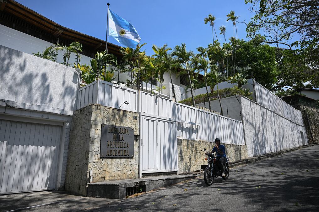 Un grupo de opositores venezolanos que se encontraban refugiados  desde hace más de un año en la embajada de Argentina en Caracas llegaron a Estados Unidos tras una operación de rescate. Foto: Archivo/AFP